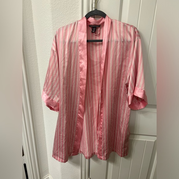 VS robe - Picture 1 of 3
